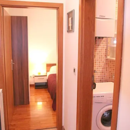 Rona Una Apartment *